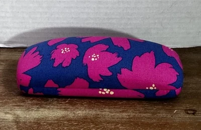 Estuche para gafas Vera Bradley Clam 6" x 2 3/4" x 2 1/2" azul y rosa floral Foto 1 de 3