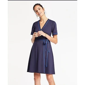 Ann Taylor dunkelblau Kurzarm Wickelkleid Größe 6 Bürokleidung  - Bild 1 von 8