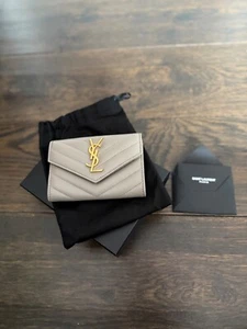 YSL SAINT LAURENT CASSANDRE MATELASSÉ SMALL ENVELOPE WALLET IN LAMBSKIN - Picture 1 of 3