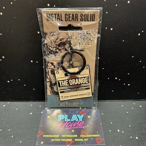 METAL GEAR SOLID 2 PORTACHIAVI ORANGE BOX REPLICA METALLO NUOVO FANATTIK LIMITED - Foto 1 di 3