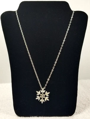 Collar de cadena de eslabones ovalados de cristal copo de nieve tono plata firmado de 16,5-19,5" NRO de colección Foto 1 de 4