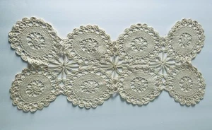 Vintage Beige Crochet Dresser Scarf Handmade Doily Medallion Cluster 11X25 VGUC - Picture 1 of 3
