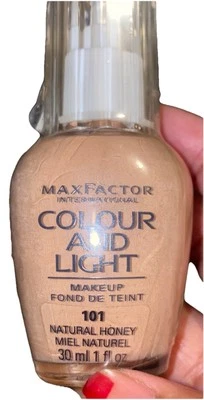 Max Factor Colour and Light Makeup Full-Size New Natural Honey  101 - Image 1 of 4