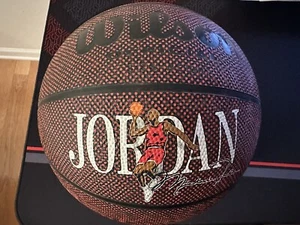 VINTAGE 1990's MICHAEL JORDAN BASKETBALL WILSON OFFICIAL SIZE & WEIGHT - Picture 1 of 3