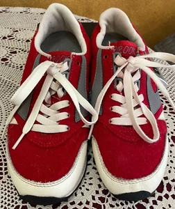 Women's BROOKS Lace Up Athletic Sneaker Red Suede With White Accents 7 Med - Picture 1 of 8
