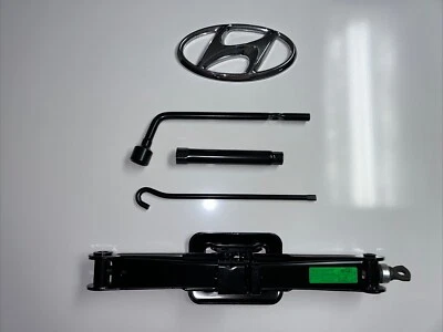 2013 2018 HYUNDAI SANTA FE SPORT JACK, SPARE WHEEL TOOLS - Image 1 of 3