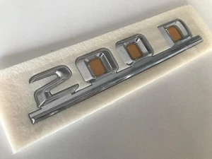 Schriftzug Typenschild "200D" Kofferraumdeckel A1248171215 für Mercedes W124 NEU - Picture 1 of 2