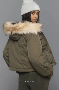 NWT ANTHROPOLOGIE CROPPED PUFFER COAT W/DETACHABLE FAUX FUR HOOD LRG - Picture 1 of 11