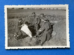 Foto, Grabenfriseur R. Wegehenkel, Taman, 1943, Kuban Brückenkopf XT55189 - Bild 1 von 2