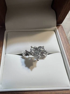 lab grown diamond ring 2.05 carat 14k gold - Image 1 of 4