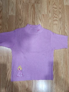 Maglione Disney Bella Addormentata Viola Maniche Lunghe Collo Tartaruga Bambino L Nuovo!!! - Foto 1 di 8