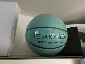 Tiffany & Co x Spalding Basketball 7 - Bild 1 von 6