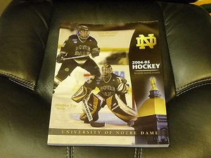 2004 2005 NOTRE DAME CCHA COLLEGE HOCKEY STAMPA GUIDA MEDIA EX-MINT - Foto 1 di 1