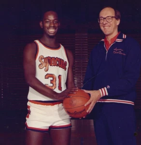 c. 1986 Jim Boeheim - Dwayne Washington (Pearl) - Syracuse University Basketball - Bild 1 von 3