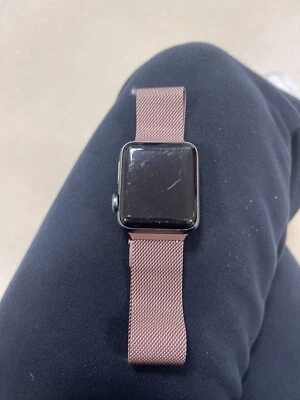Apple Watch Series 3 GPS 38mm Cassa in Alluminio Grigio Siderale Cinturino... - Immagine 1 di 3