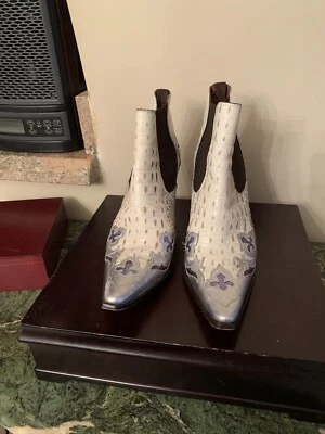 Botas caubói femininas Donald J Pliner cinza alta costura ocidental tamanho 7 - Imagem 1 de 4