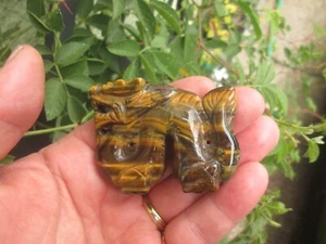 LOVELY VINTAGE LARGE CHINESE HAND CARVED CHUNKY TIGER EYE STONE DRAGON PENDANT - Picture 1 of 10