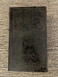 Libro finto vintage conservazione nascosta copertina antica foderata in feltro magnete chiusura - Foto 1 di 5