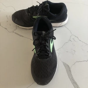 Zapatos para correr Brooks Dyad ll negros/verdes para mujer talla 11 anchos - Imagen 1 de 16