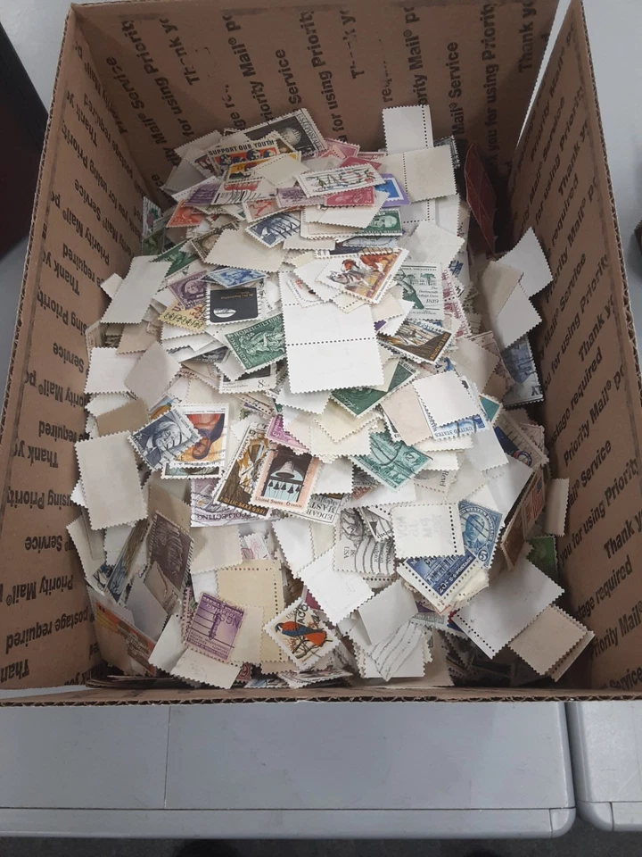 Kiloware 4 libras EE. UU. sin papel, buzón de correo relleno de prioridad media, envío gratuito Foto 1 de 1