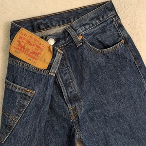 Pantalones de mezclilla Levis 501 para hombre 34x32 azul botón mosca pierna recta 100 % algodón - Imagen 1 de 8