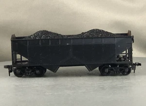 Athearn - Undecorated - 34' Offset Side Twin Hopper w/Load (Lot A) - Picture 1 of 6