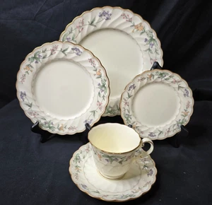 Noritake BROOKHOLLOW 5 Piece Place Setting - Picture 1 of 3