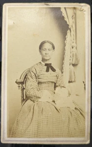 CIVIL WAR ERA CDV. AFRICAN AMERICAN WOMAN IN GINGHAM DRESS WITH CROCHET GLOVES - Picture 1 of 2