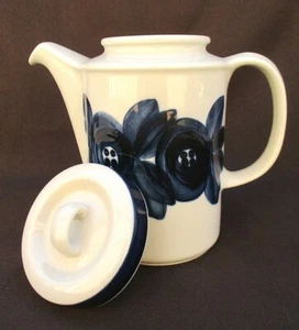 RARE VINTAGE ARABIA FINLAND BLUE ANEMONE COFFEE POT W/ LID SIGNED ULLA PROCOPE - Picture 1 of 11