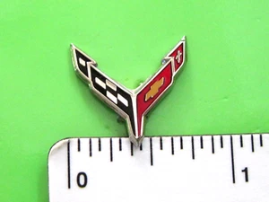 Emblema Corvette C8 C-8 - spilla cappello, spilla bavero, cravatta tac CONFEZIONE REGALO - Foto 1 di 5