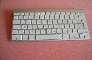 Klawiatura Apple Magic A1314 srebrna AZERTY francuska - Zdjęcie 1 z 1