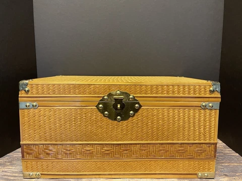 Vintage 1980’s Boho Chic Small Wicker Trunk/Storage Chest Very Cool Cover