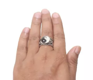 PEACE Anillo Ajustable Tribal Puño de Peltre Ying Yang Hecho a Mano Comercio Justo Nepal - Imagen 1 de 3