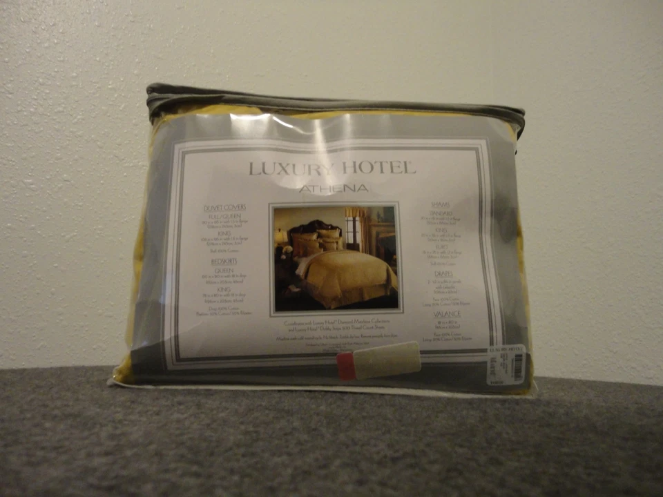FUNDA NÓRDICA DORADA ATHENA HOTEL DE LUJO NUEVA DE STOCK - COMPLETA/QUEEN (90"x 96") - SIN USAR Foto 1 de 4