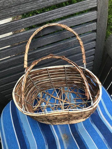 Wired wicker basket with handles Cover