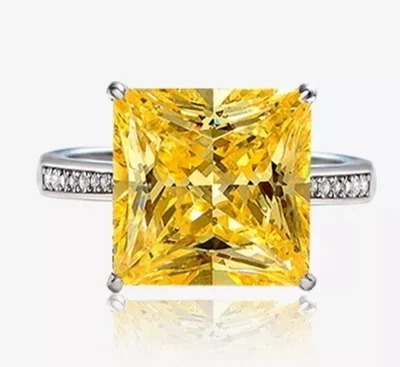 Anillo de diamantes amarillos naturales de corte princesa certificado de 4 quilates con acabado de oro blanco VVS1 Foto 1 de 4