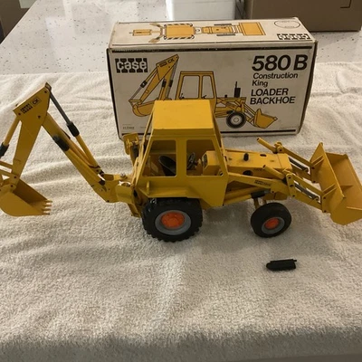 Case 580B Construction King Loader Backhoe With Box - 1/16 Scale - Image 1 of 4