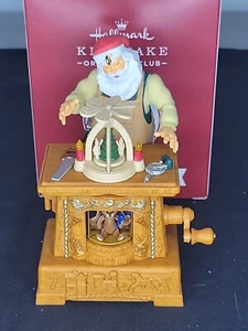 Hallmark 2019 Toymaker Santa KOC Member Exclusive 20th Anniversary - Picture 1 of 8