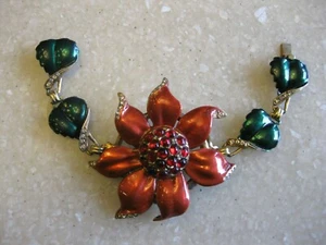 Pulsera de pascua esmaltada con cabinas de vidrio rojo, detalles de diamantes de imitación / Navidad - Imagen 1 de 9