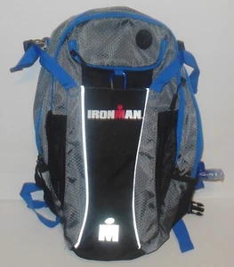 NUEVO: Mochila de hidratación Iron Man H2O 2 litros azul/gris - - Envío gratuito a USPS - Imagen 1 de 9