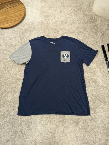 Brigham Young University x Nike Shirt Mens Extra Large Pocket Tee Navy Blue Gray Cover