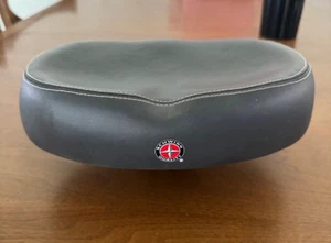 Schwinn No Pressure Ergonomic Comfort Saddle Bicycle Seat 10" X 7" Black SW715 - Picture 1 of 3