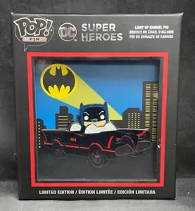 Funko POP! Prendedores DC Comics Vintage Batman en Batimóvil LE 500 Exclusivo - Imagen 1 de 2