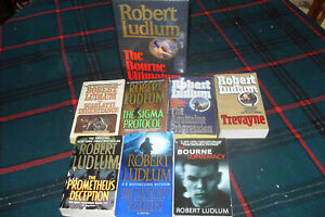 Lot de VIEUX romans d'action par ROBERT LUDLUM gratuits s/h dans certaines parties du Canada