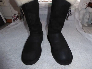 UGG Damen Bailey Button mit Dekoanhänger - Bild 1 von 18
