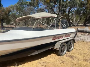 Hallett 18ft Fibreglass Ski Boat 200 hp Mercury Outboard - Picture 1 of 10