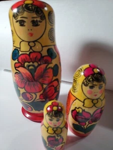 Russische verschachtelte Puppen 3er Set rot grün gold bunt Holz Volkskunst 6 Zoll - Bild 1 von 9