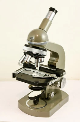 Microscope Olympus + 4 objectifs + 3 Œilleton + illuminator 1966  - Photo 1/4