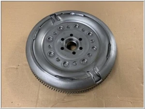 04E105266D Original SACHS Zweimassenschwungrad 1.4 TSI NEU - Picture 1 of 5