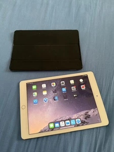 Apple iPad Air 2 WiFi Cellular 16GB Argento Bianco MGH72TY/A LTE 4G A1567 Cover - Foto 1 di 6